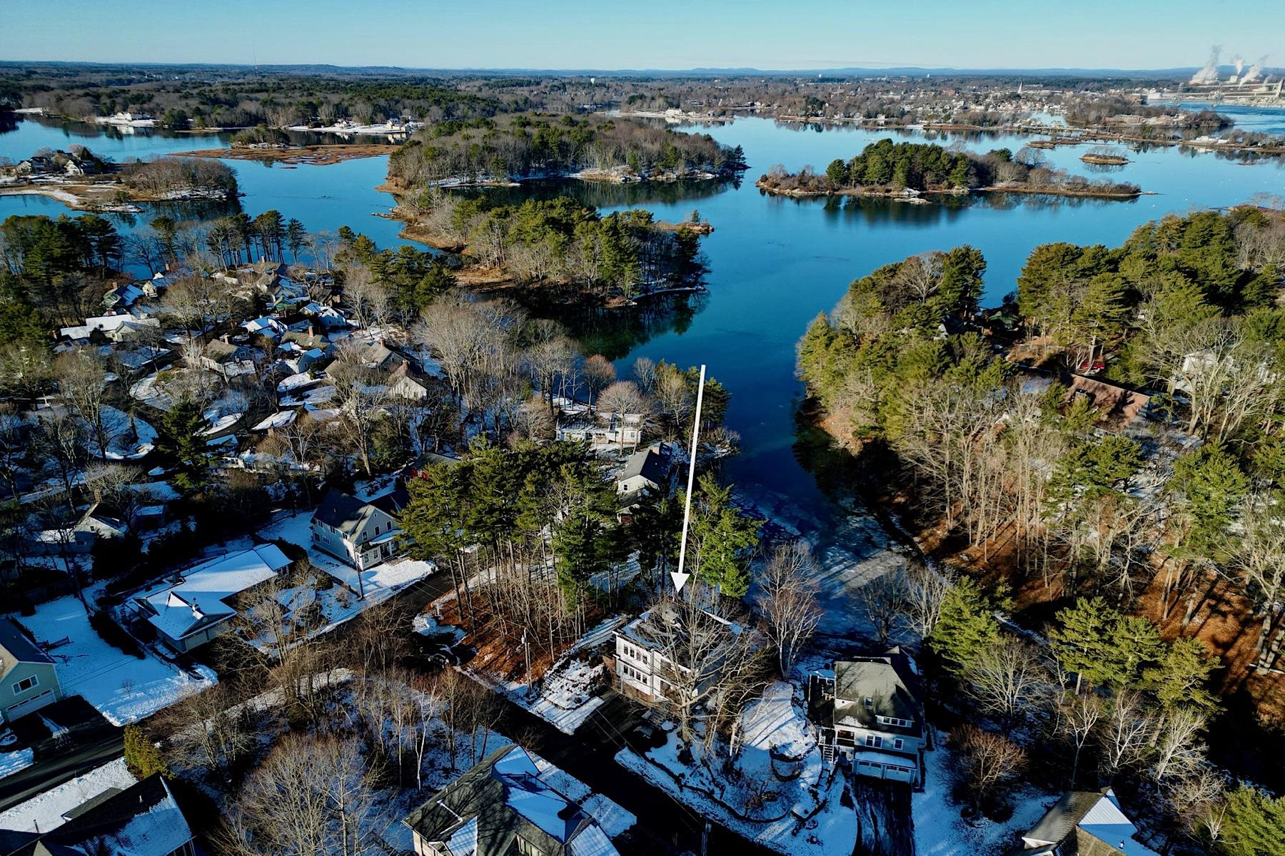 17 Lavenger Ln, New Castle, NH 03854