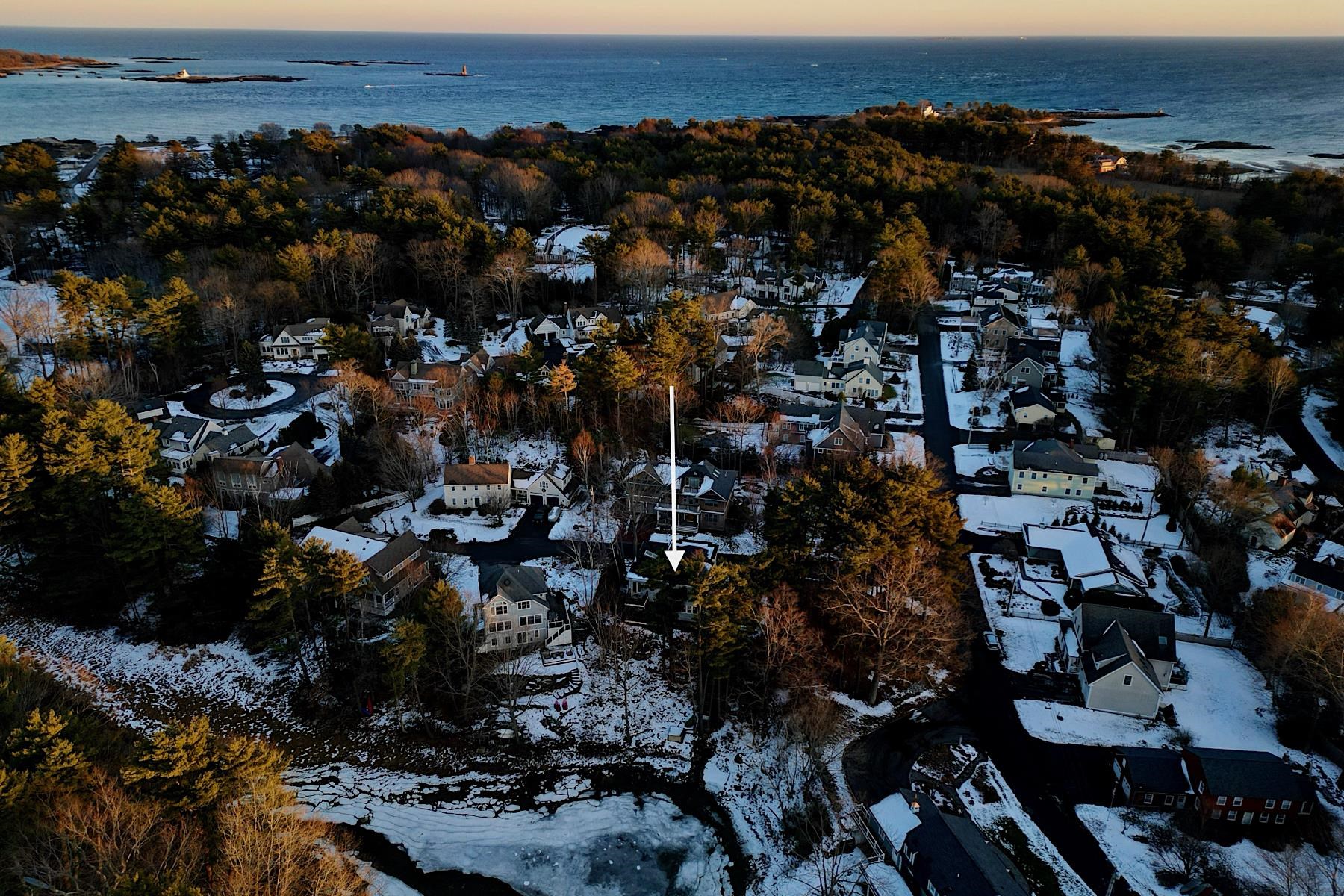 17 Lavenger Ln, New Castle, NH 03854