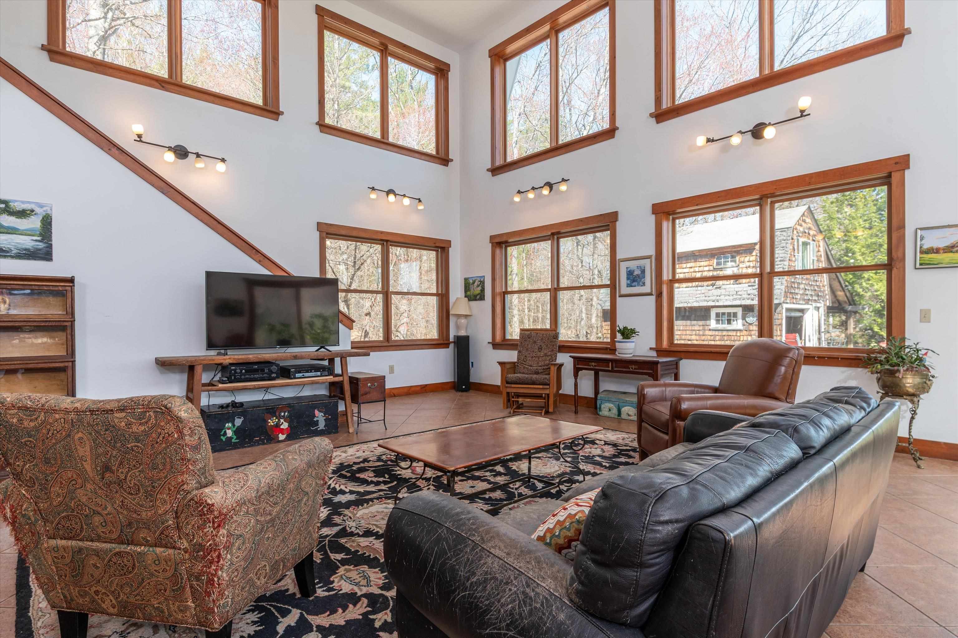 1st Floor Living room 24566468