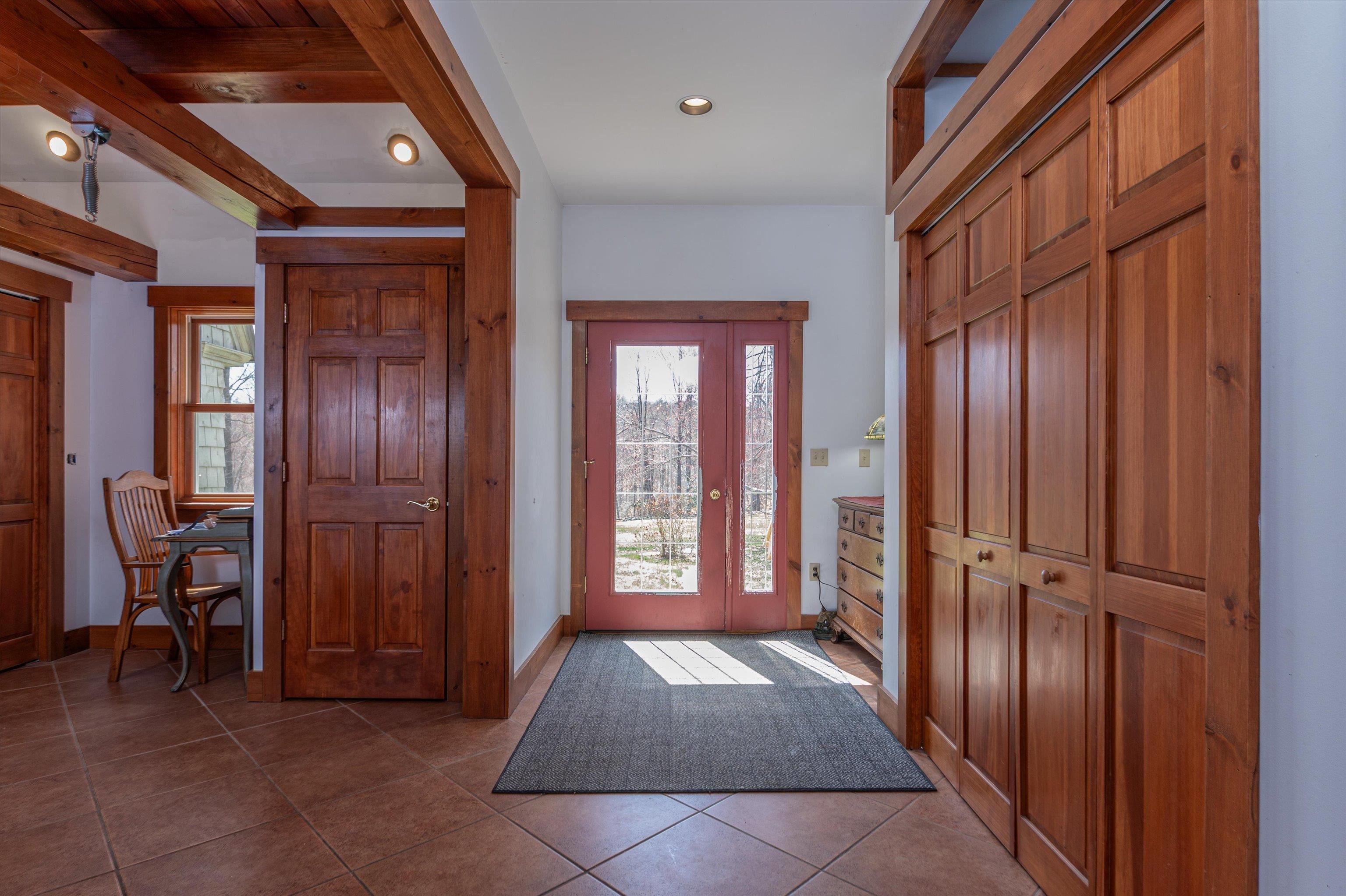 1st Floor Entrance 24566479