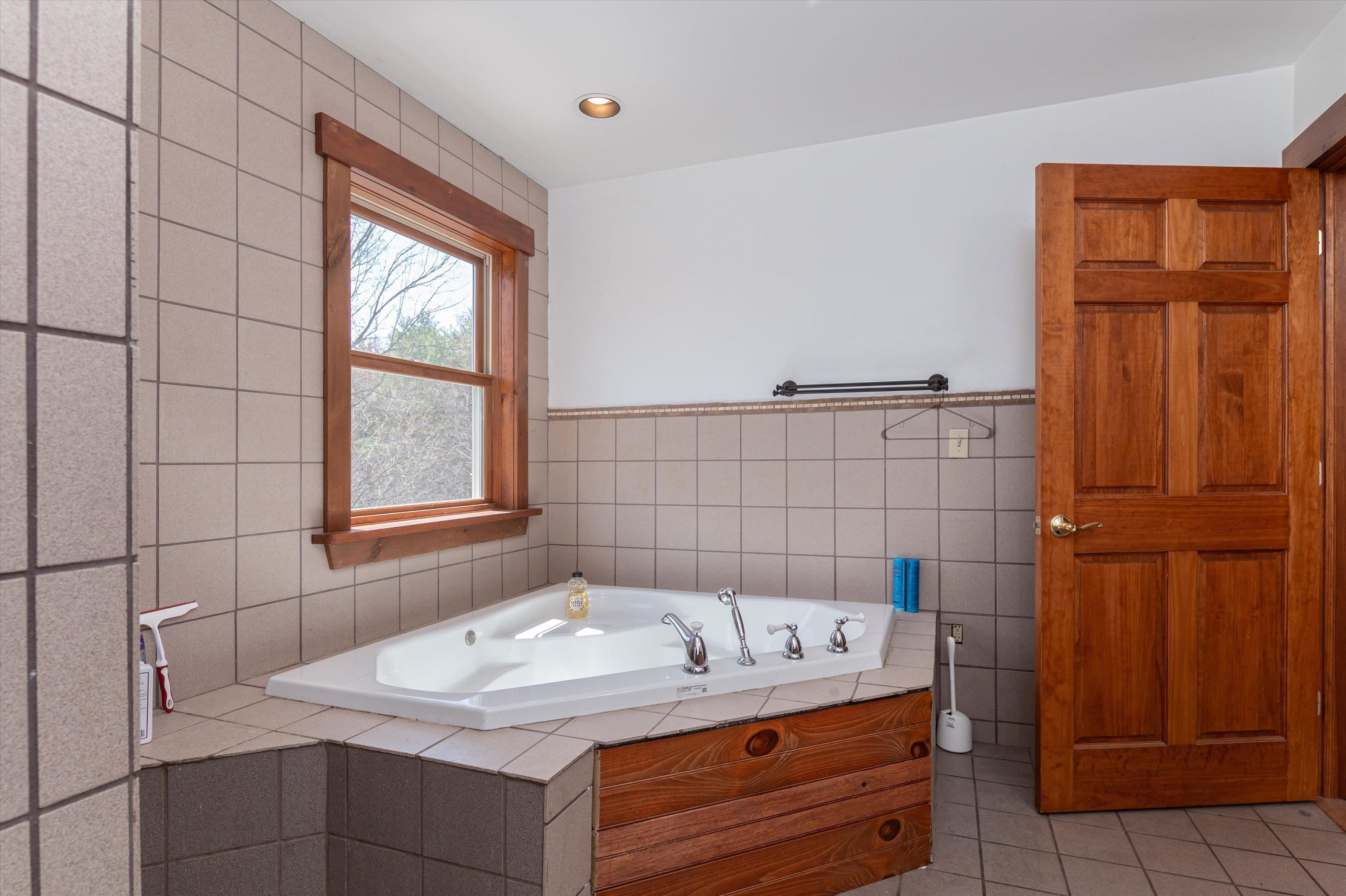 2nd Floor Primary Bathroom 24566495