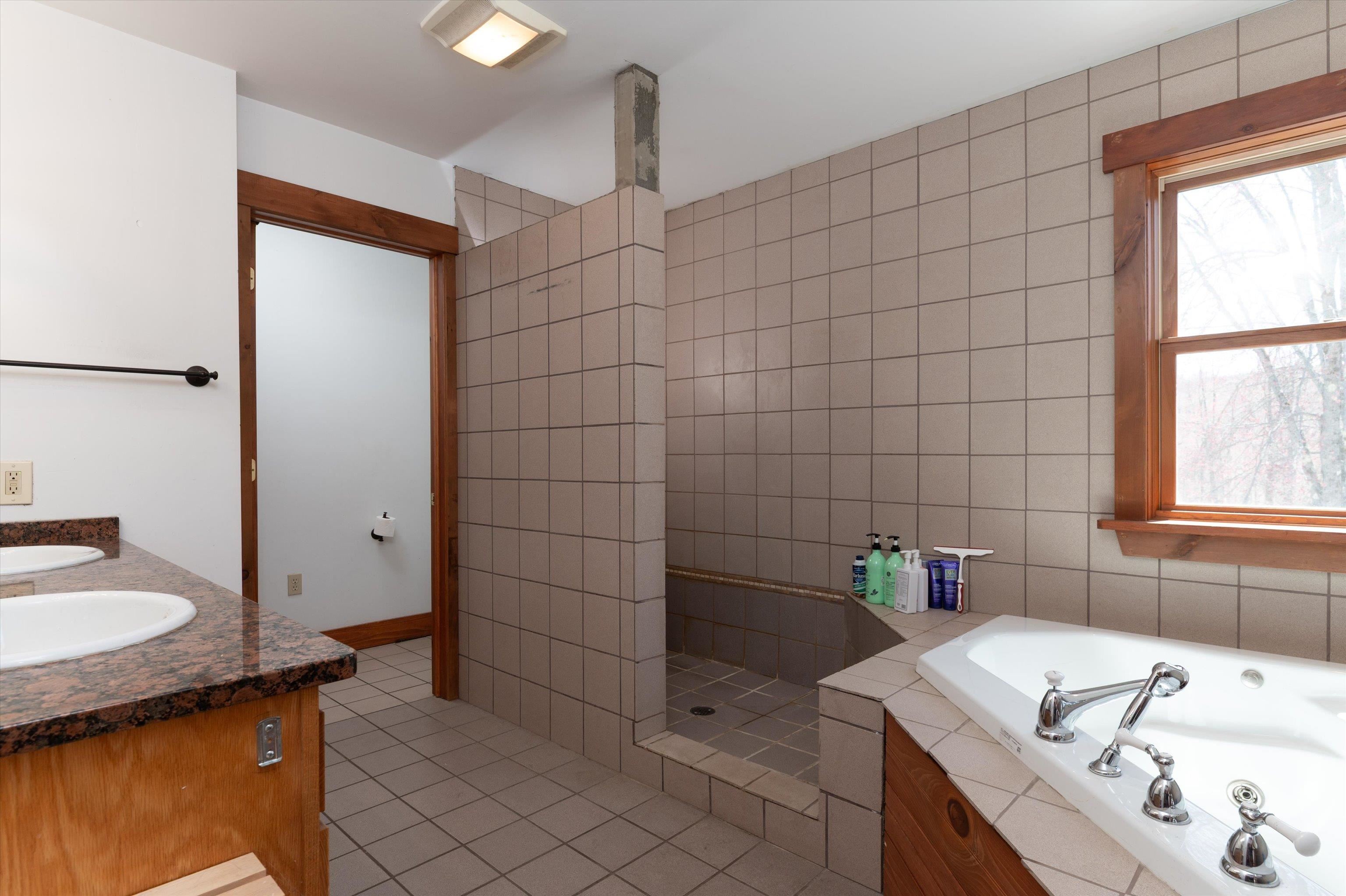 2nd Floor Primary Bathroom 24566494