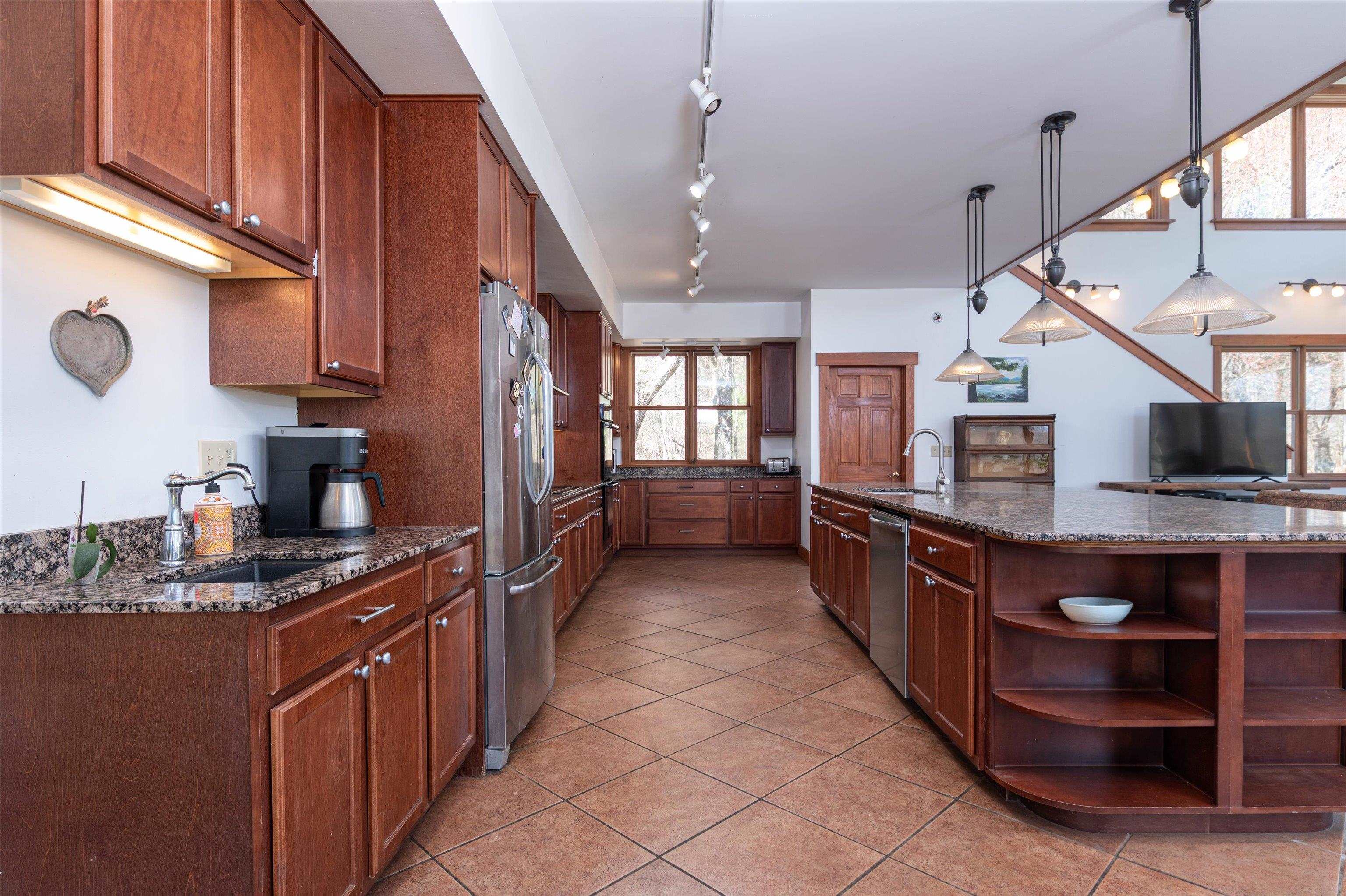 1st Floor Kitchen 24566469