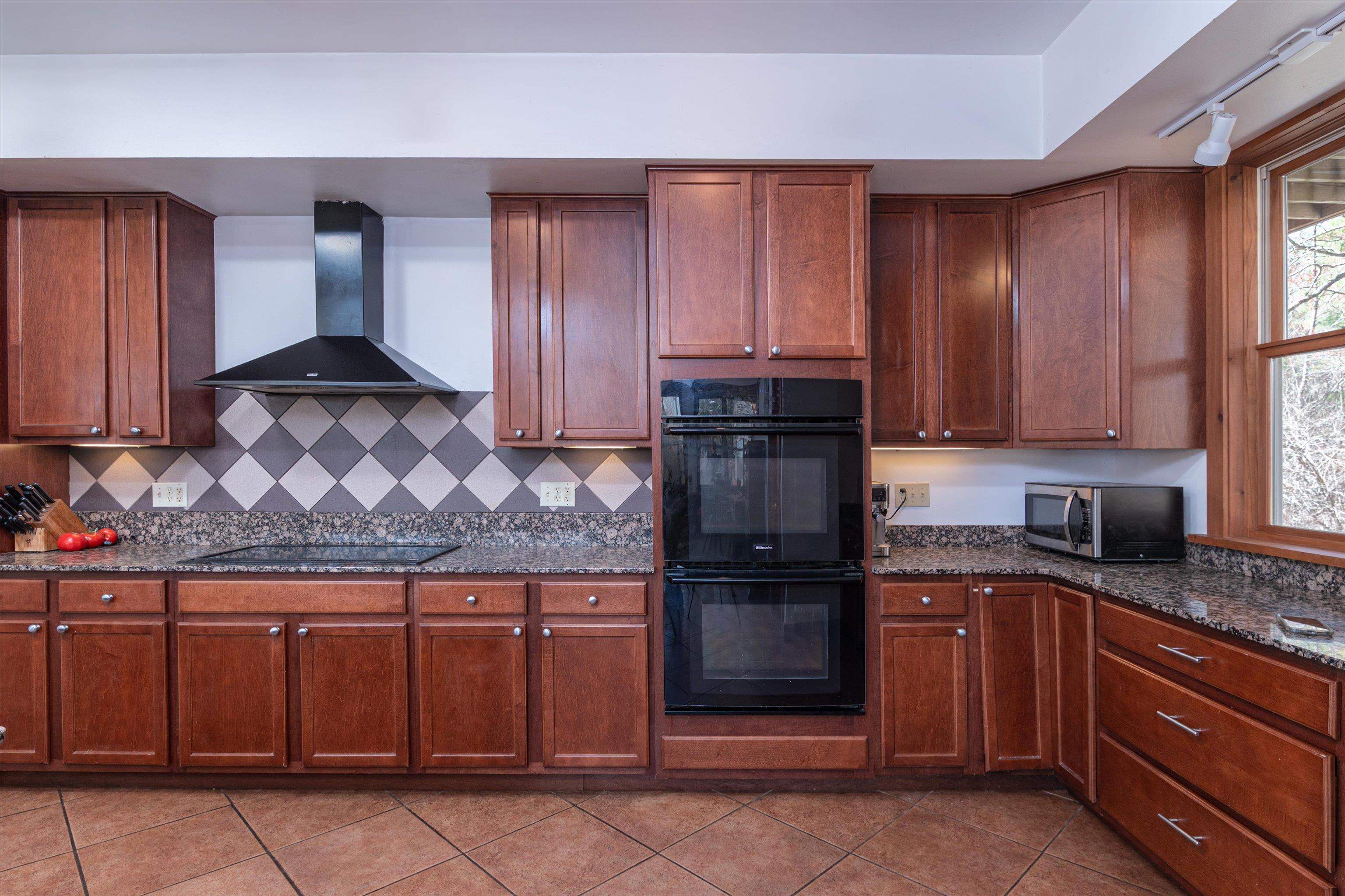 1st Floor Kitchen 24566471