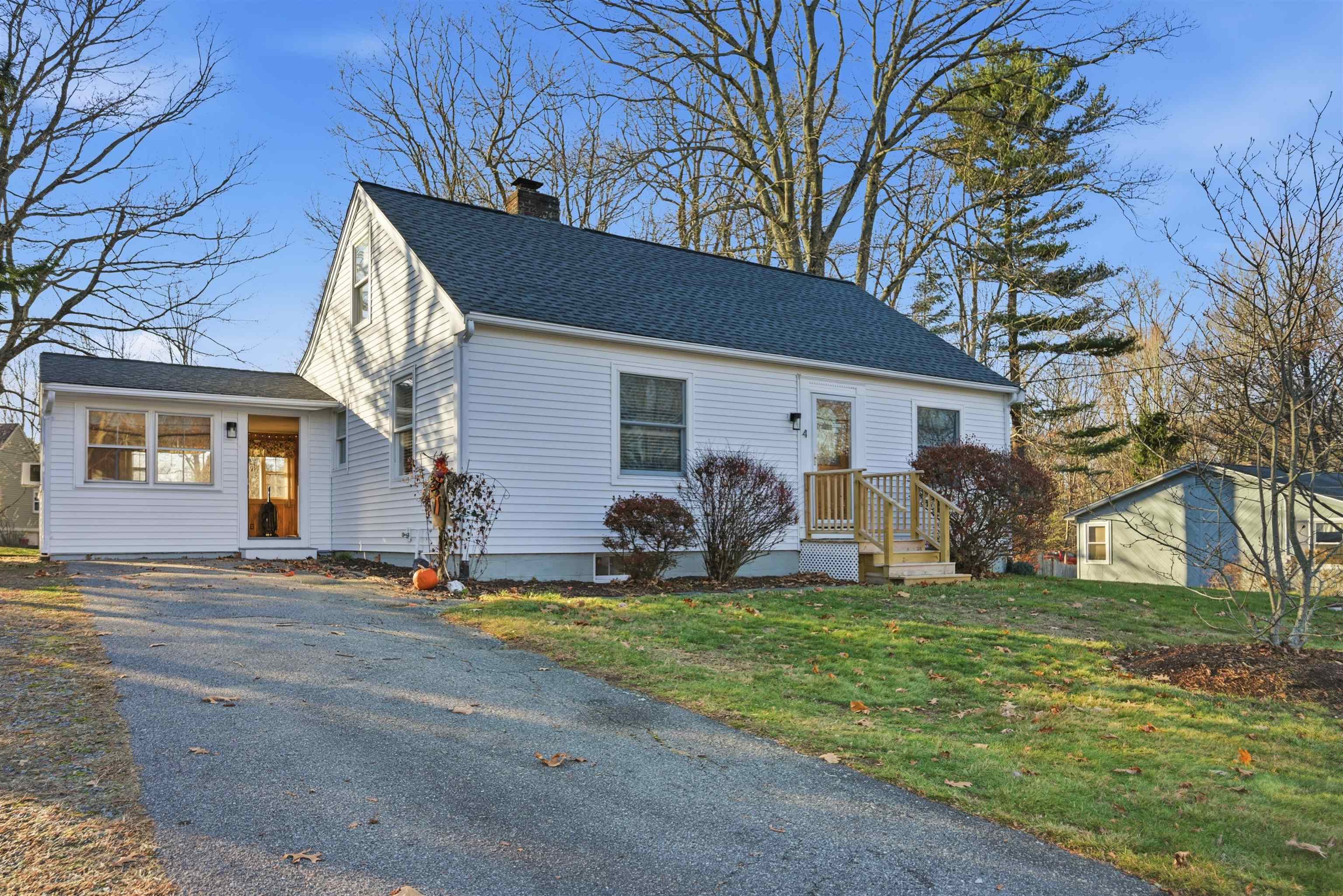 MLS 5073098: 4 Hale Spring Road, Plaistow NH