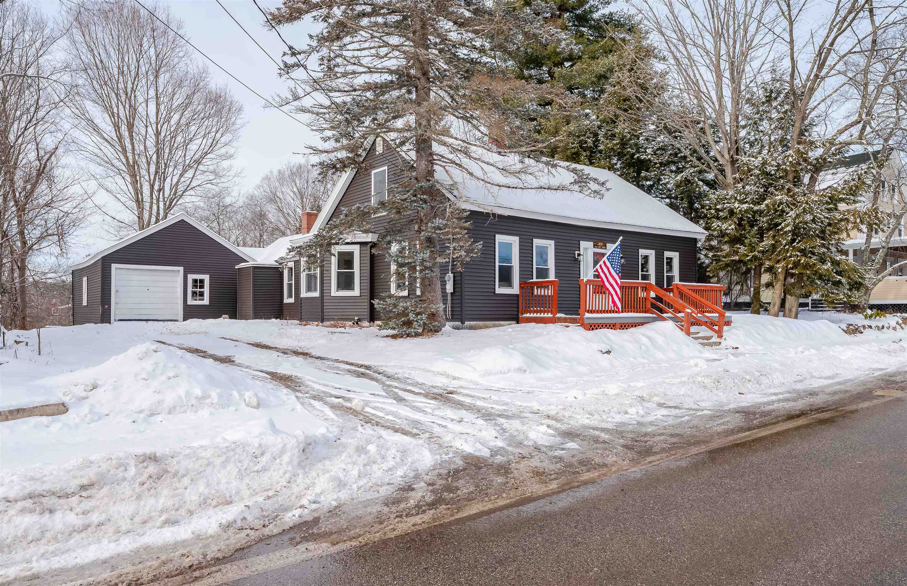 65 Main St, Milton, NH 03852