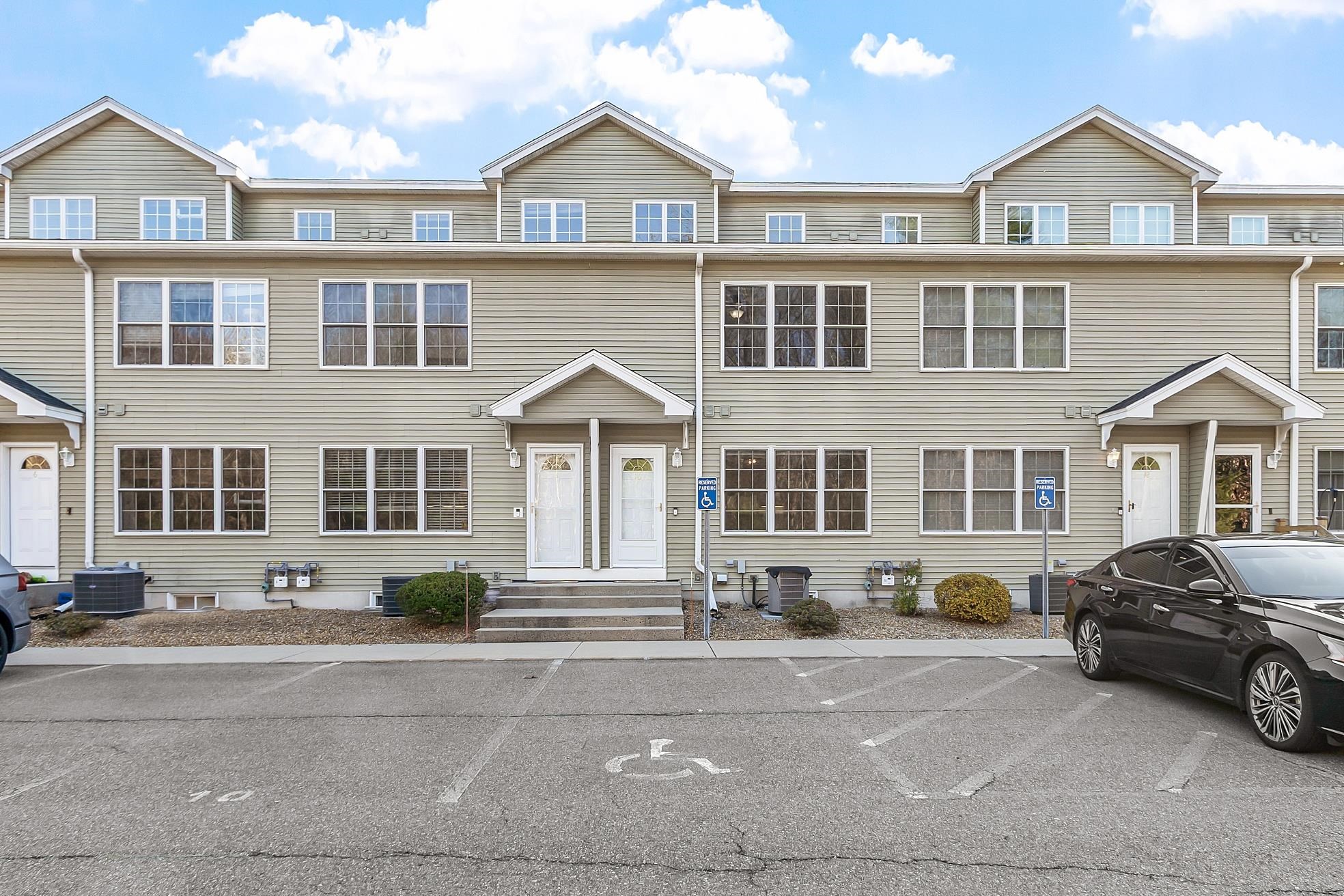 MLS 5073236: 10 Steeple Chase Drive, Hampstead NH