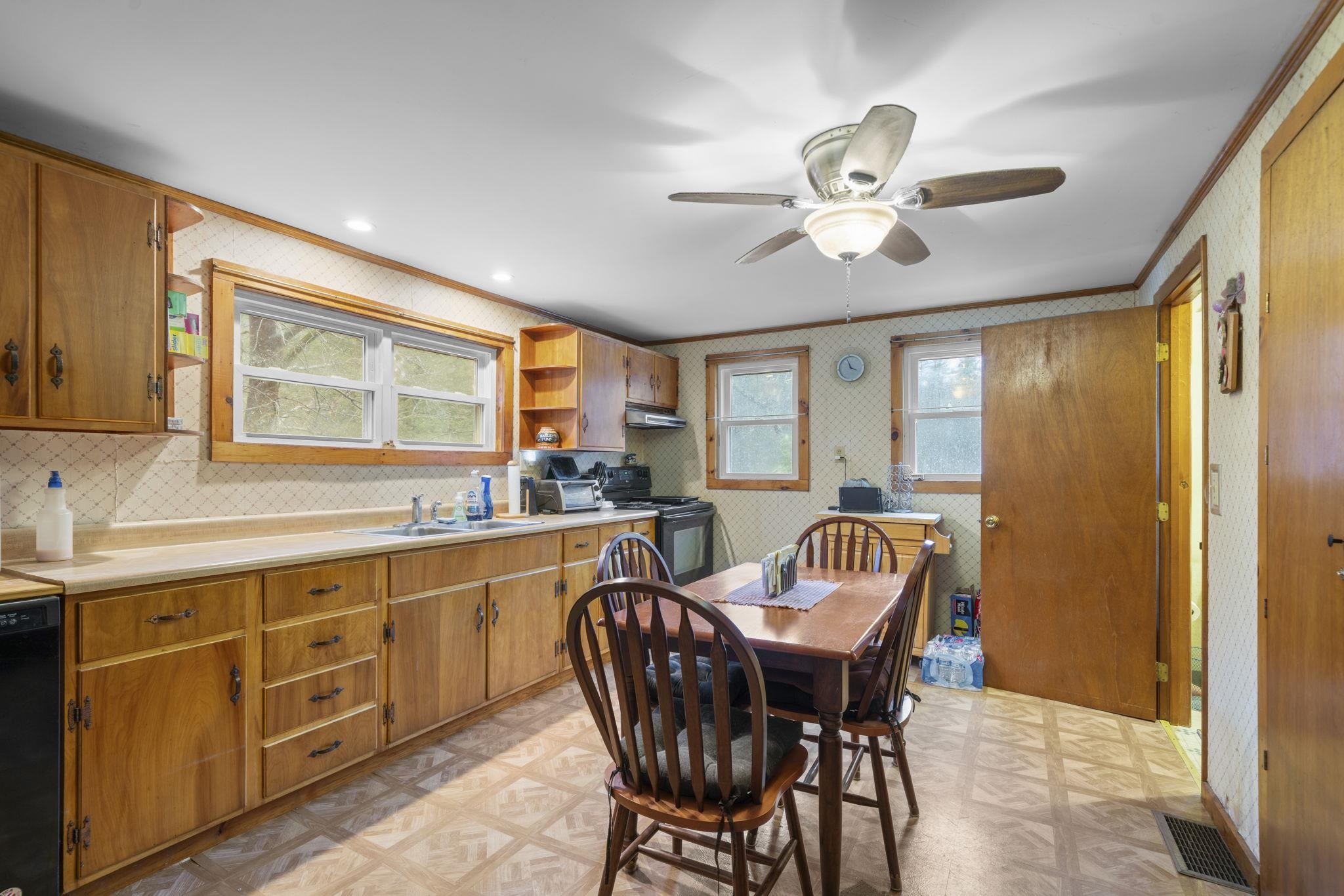 21 Depot Rd, Chichester, NH 03258