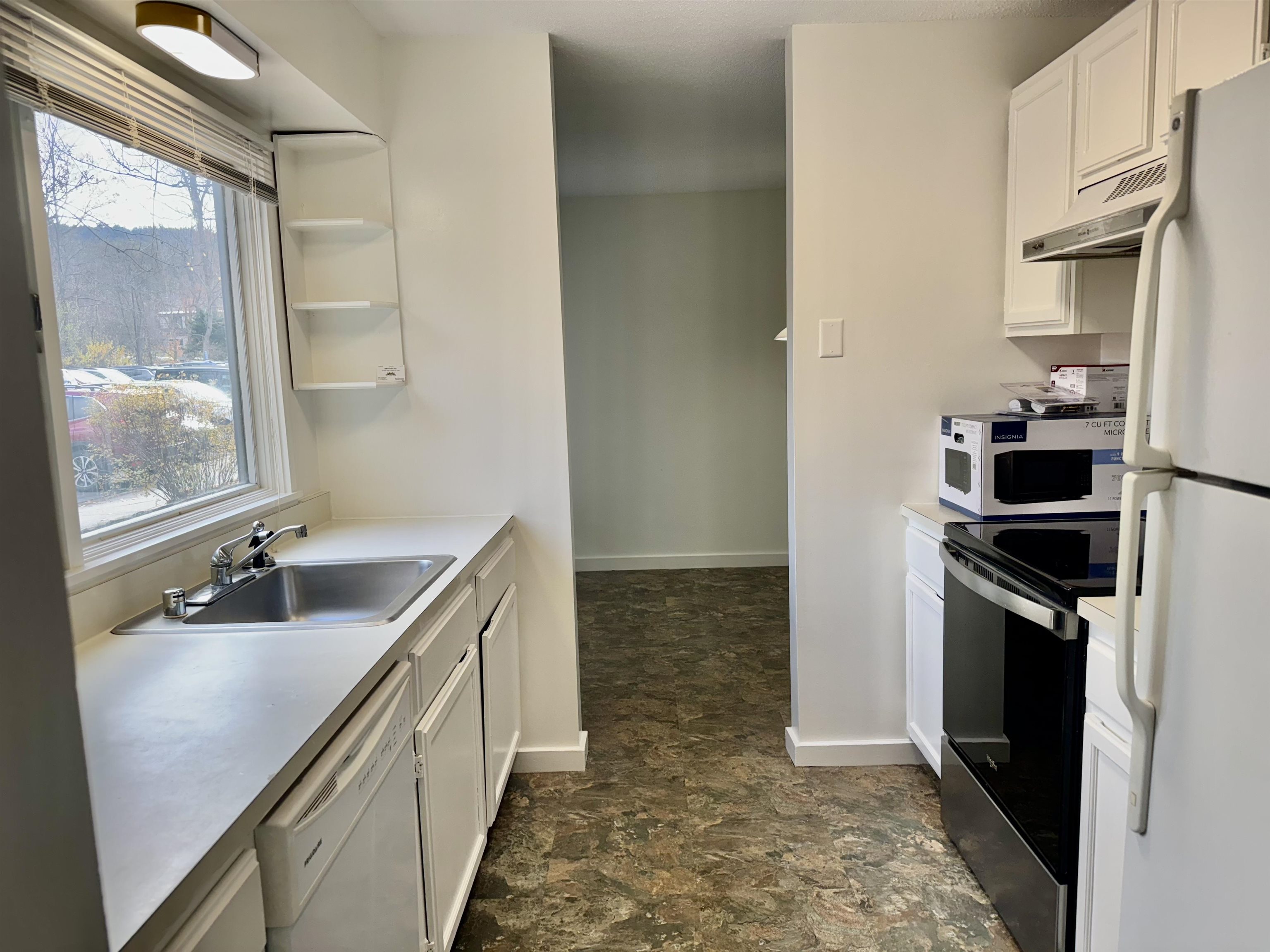 Kitchen off Entry Way 24436951