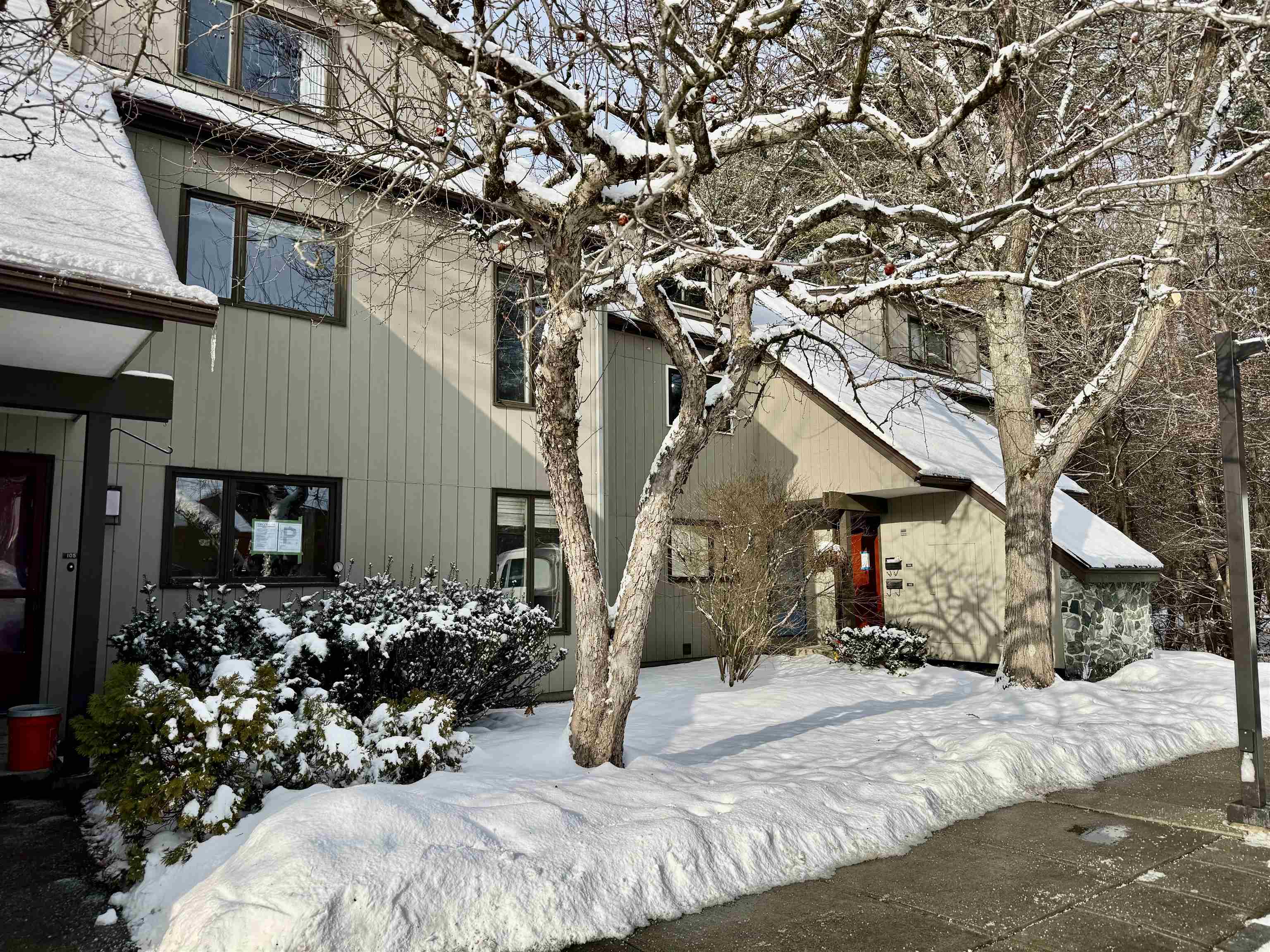 Nicely Located End Building 24575137