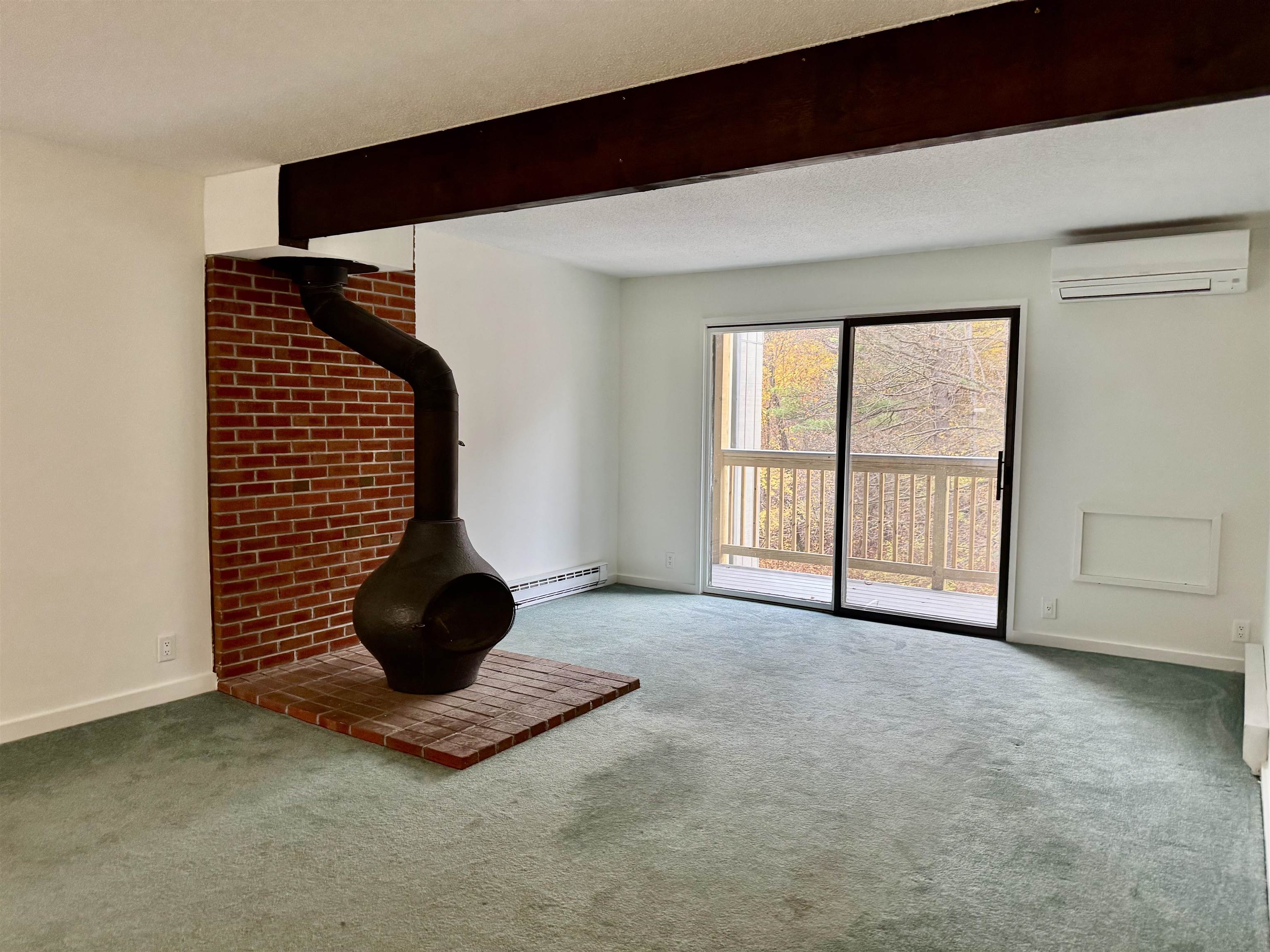 Living Area to Deck 24433484