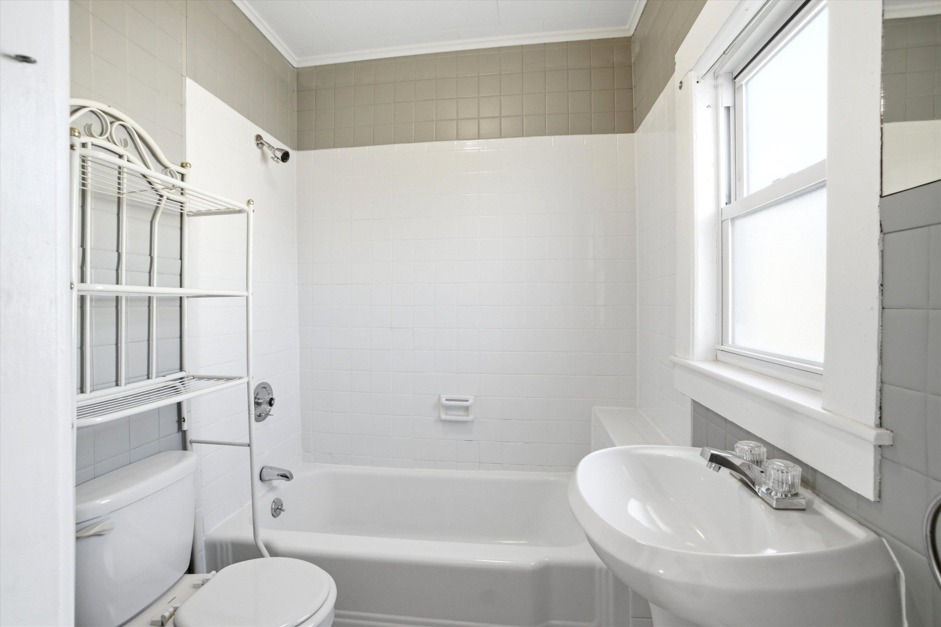 241 Porter St, Manchester, NH 03103