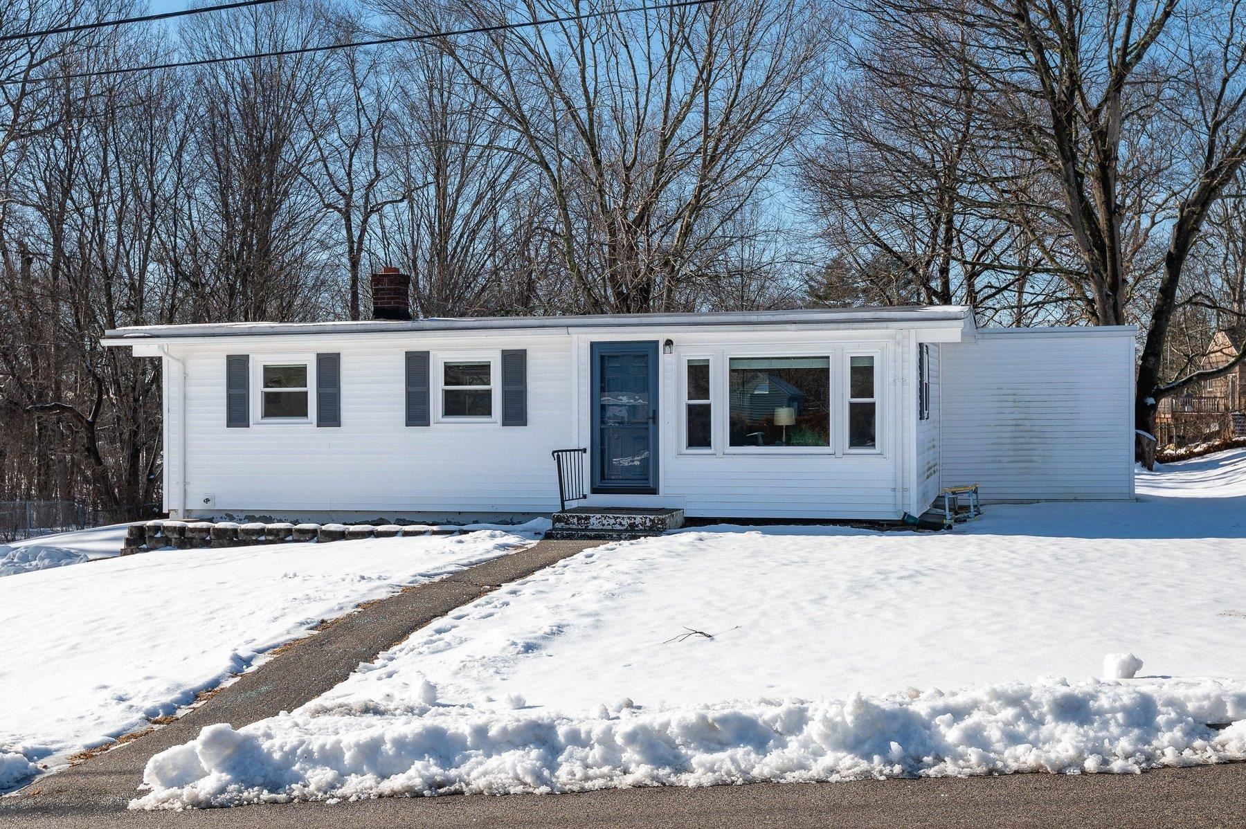 23 Meadow Ln, Greenland, NH 03840