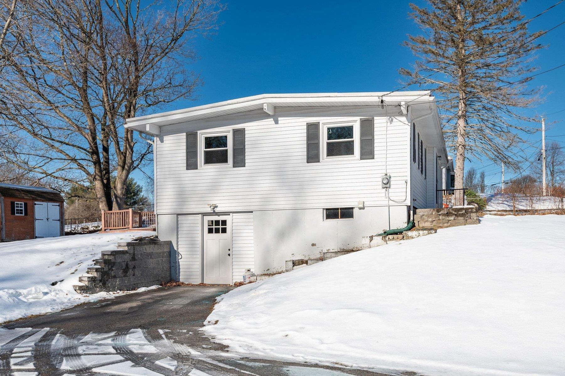 23 Meadow Ln, Greenland, NH 03840