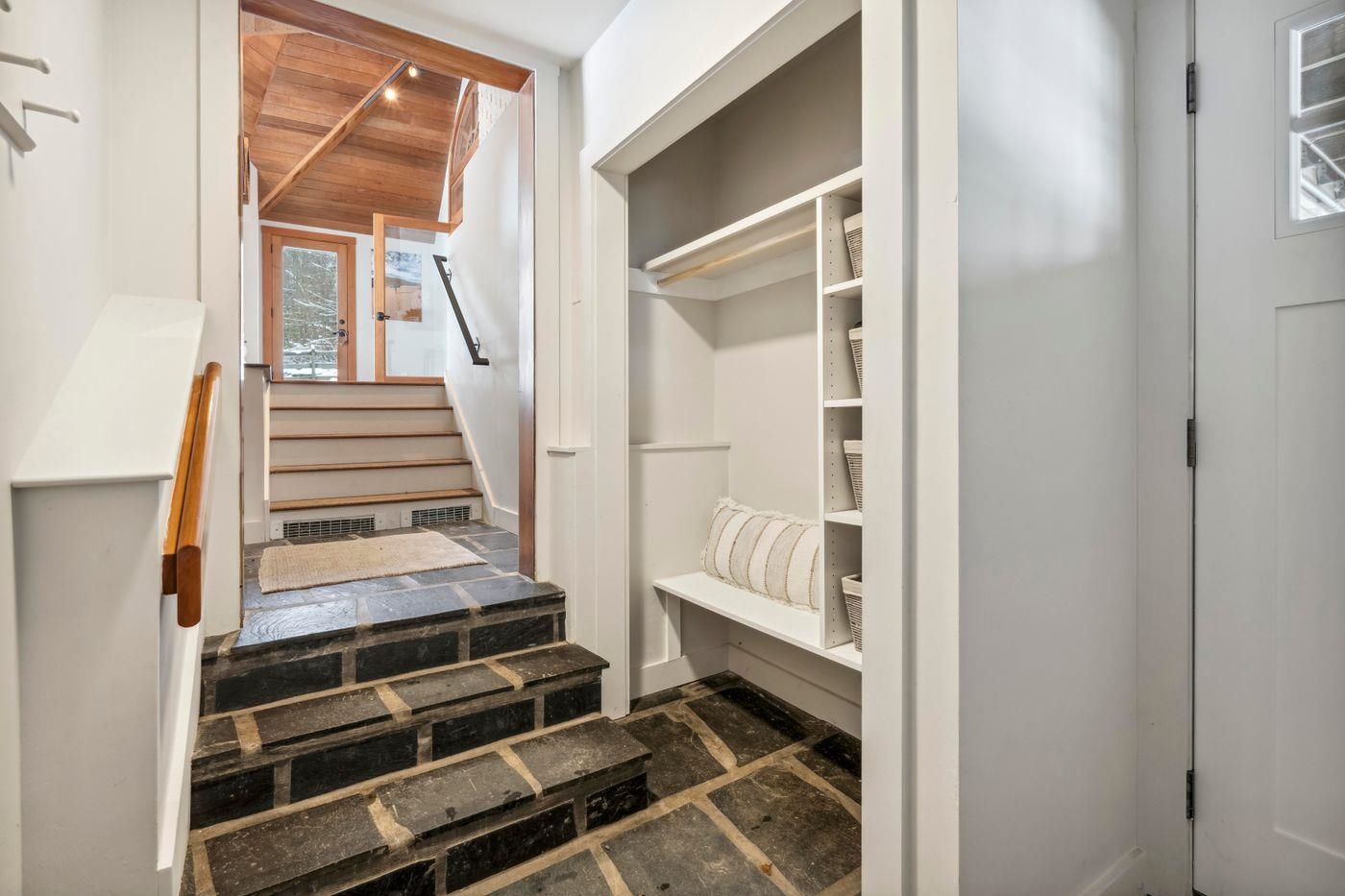 Homes for sale in Stowe, VT | 108 North Hill Rd, Stowe, VT 05672 | MLS# 5073545