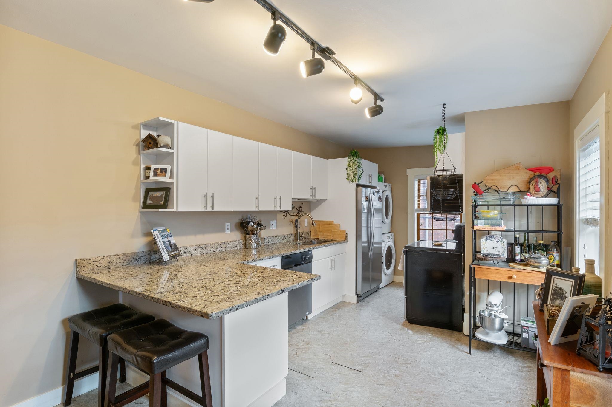 98 West Merrimack St, Manchester, NH 03101