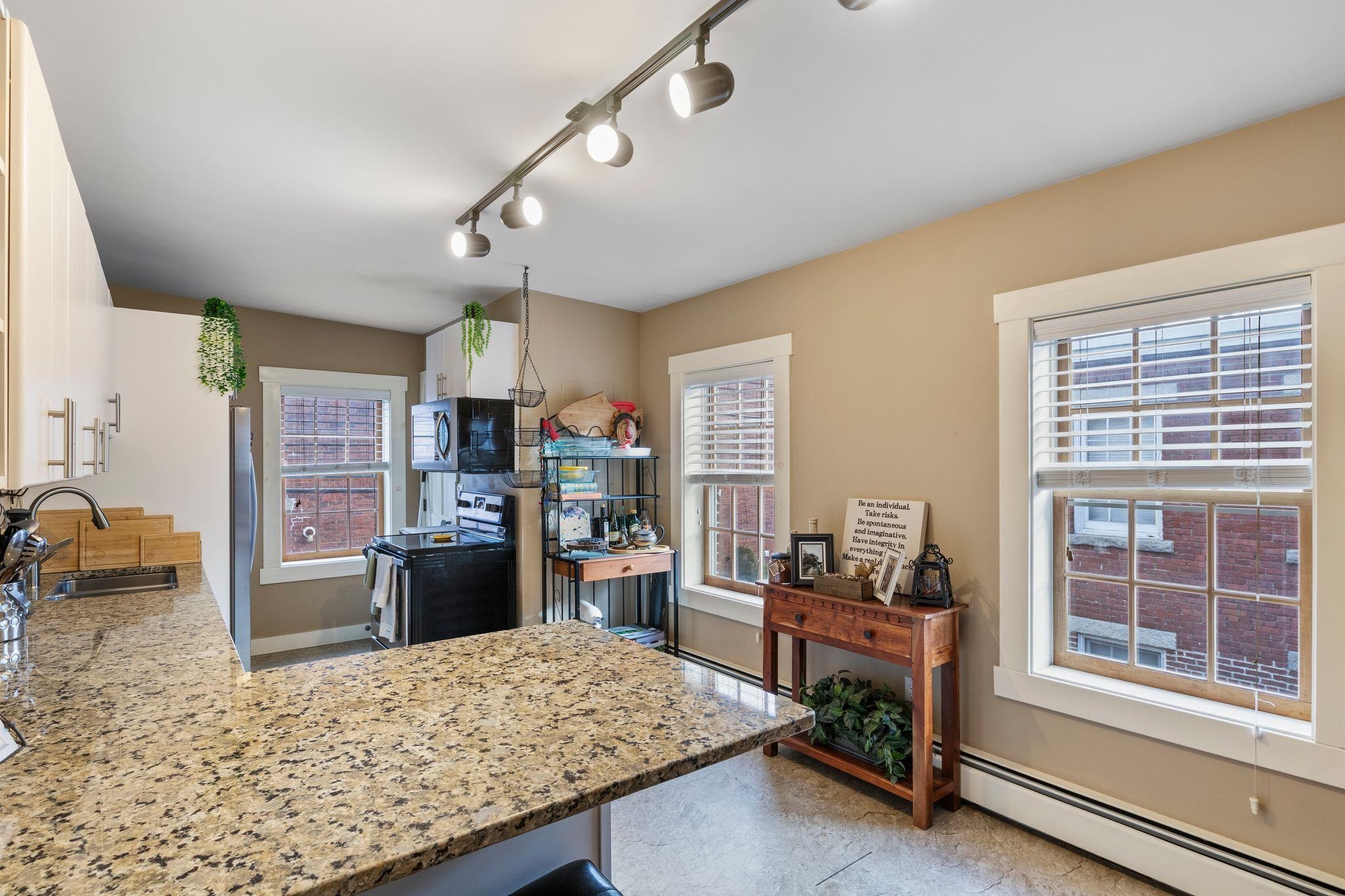 98 West Merrimack St, Manchester, NH 03101