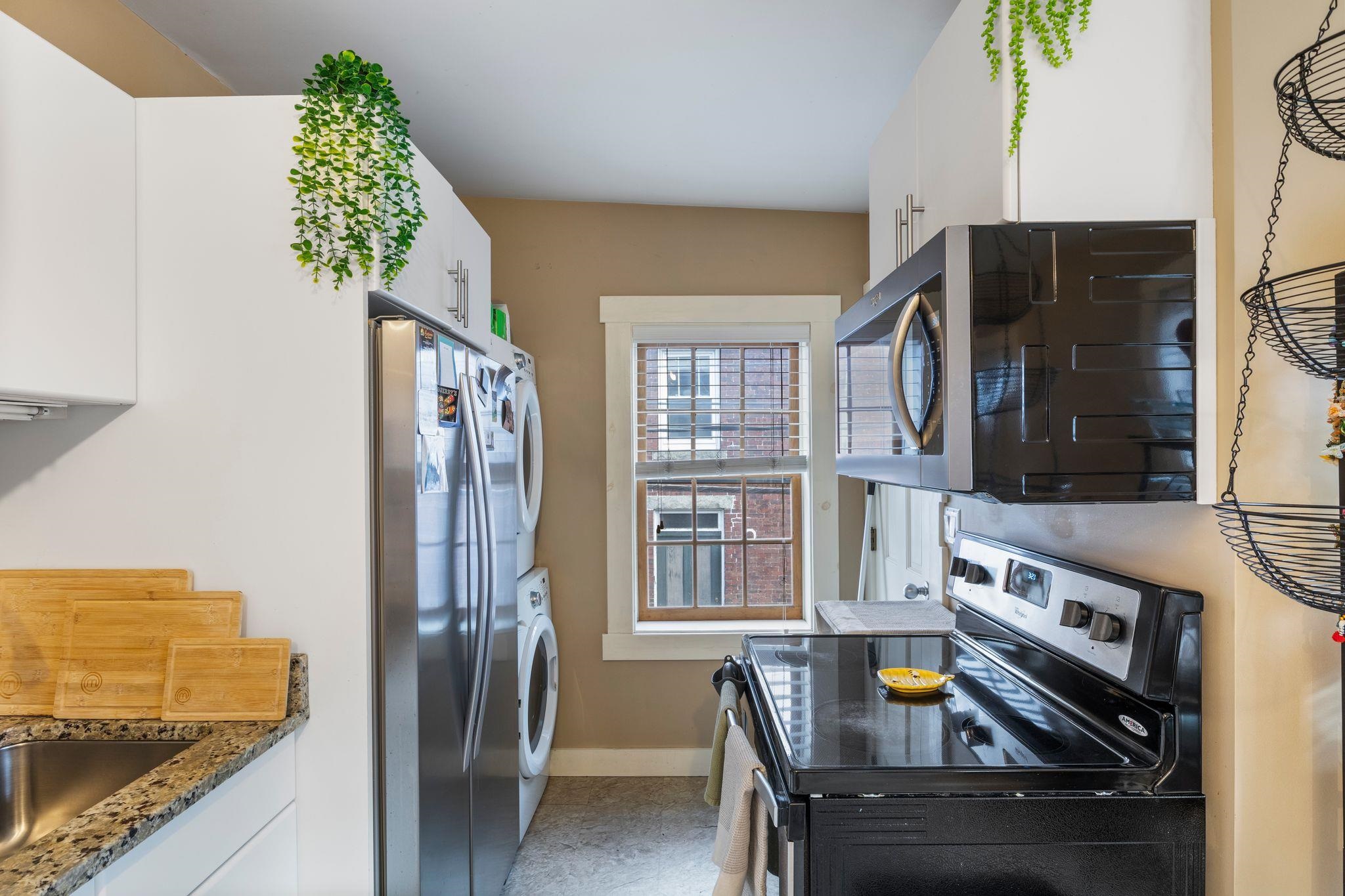 98 West Merrimack St, Manchester, NH 03101