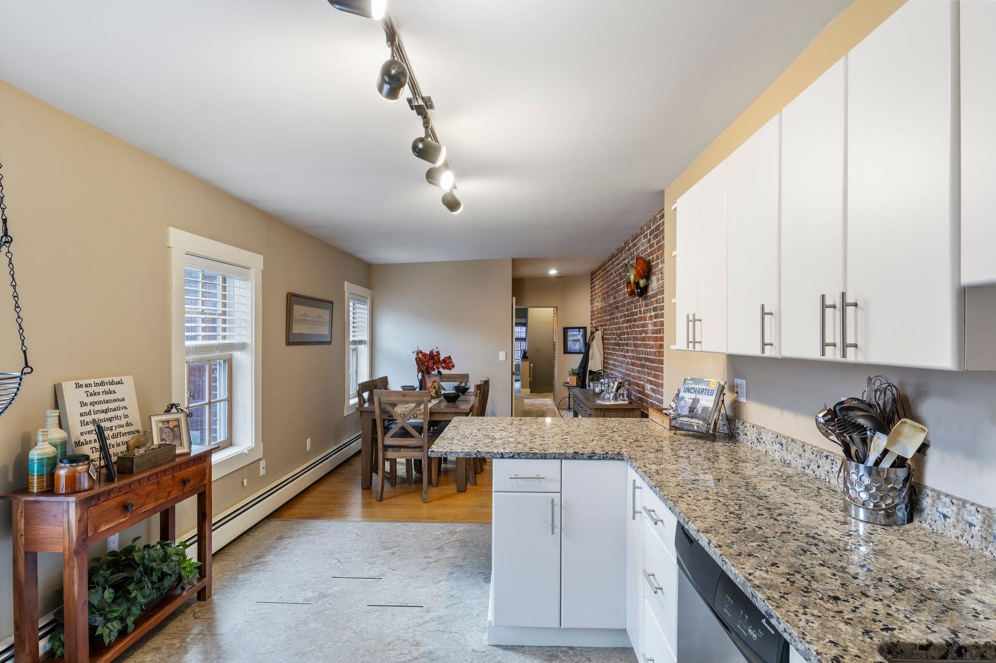 98 West Merrimack St, Manchester, NH 03101