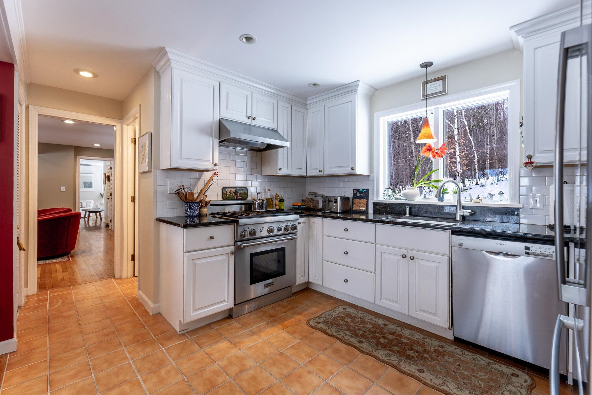 Cozy Kitchen 24604415