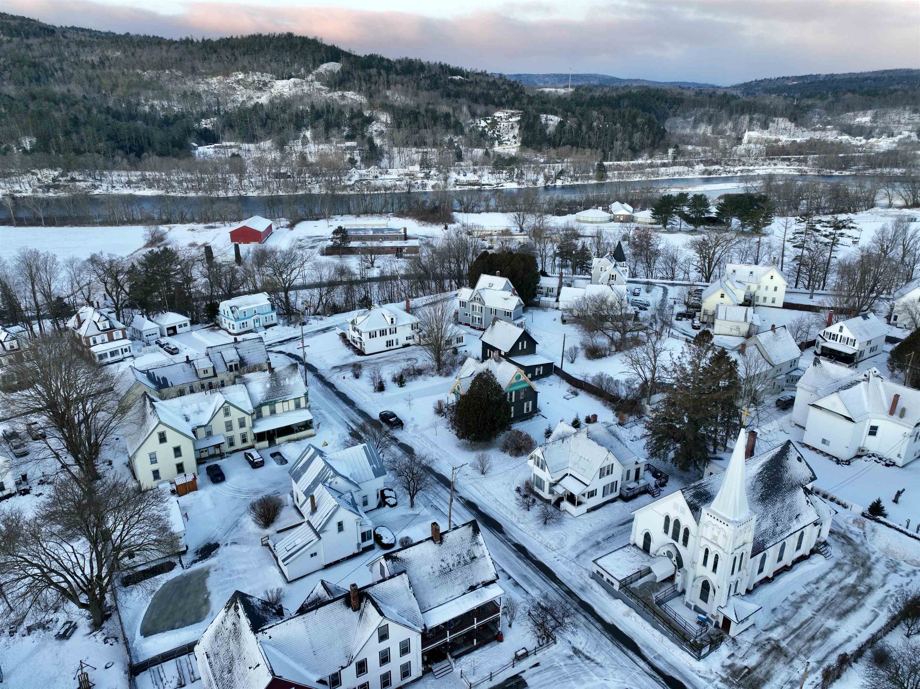 20 Pine St, Haverhill, NH 03785