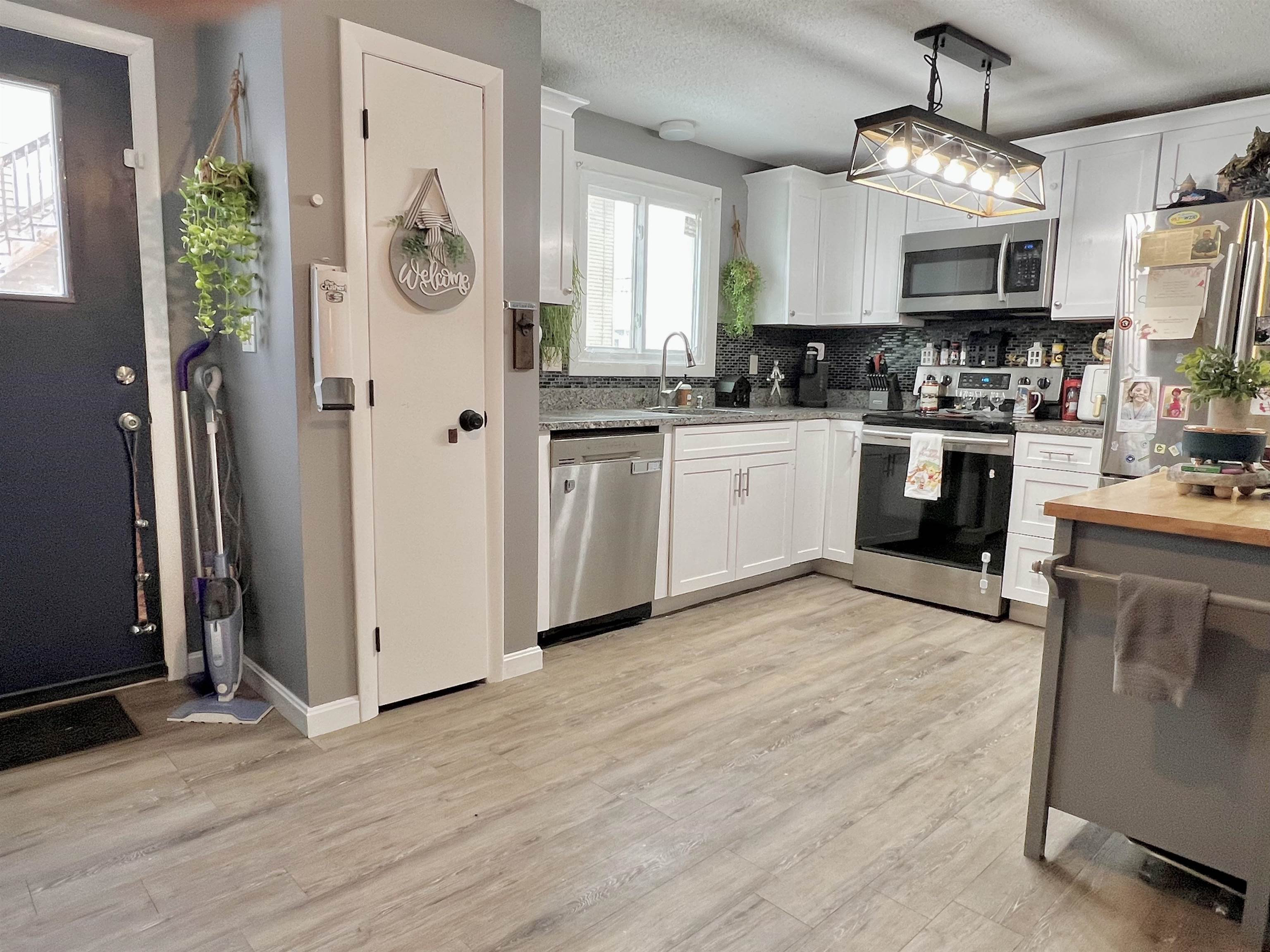 Homes for sale in Manchester, NH | 206 Calef Rd, Manchester, NH 03103 | MLS# 5074308