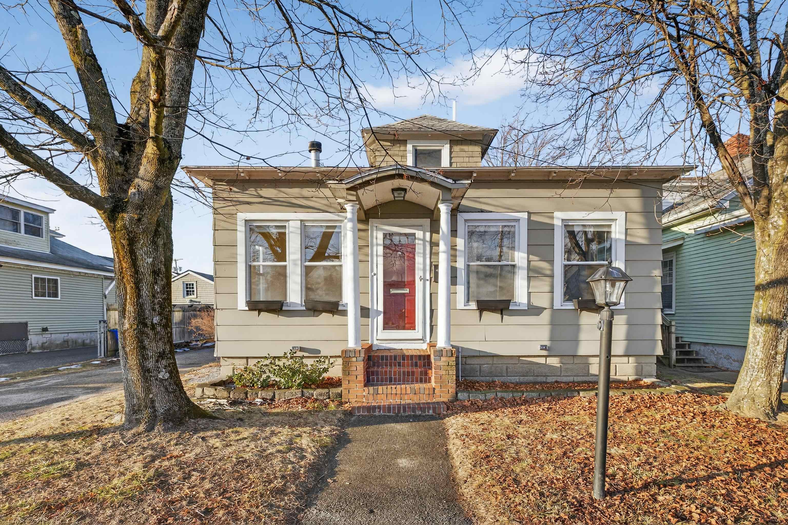 Homes for sale in Goffstown, NH | 7 Pinard St, Goffstown, NH 03045 | MLS# 5074492