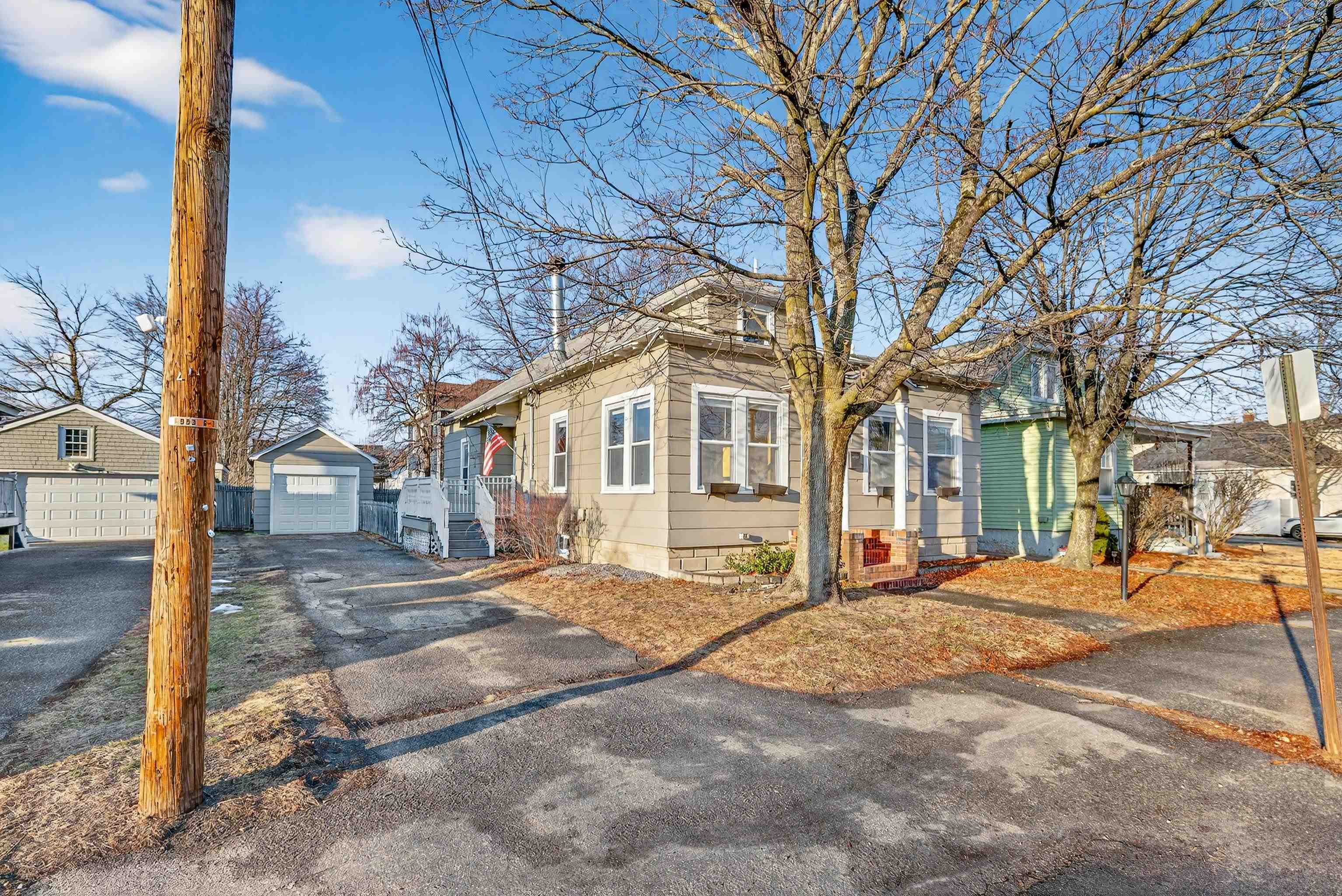 Homes for sale in Goffstown, NH | 7 Pinard St, Goffstown, NH 03045 | MLS# 5074492