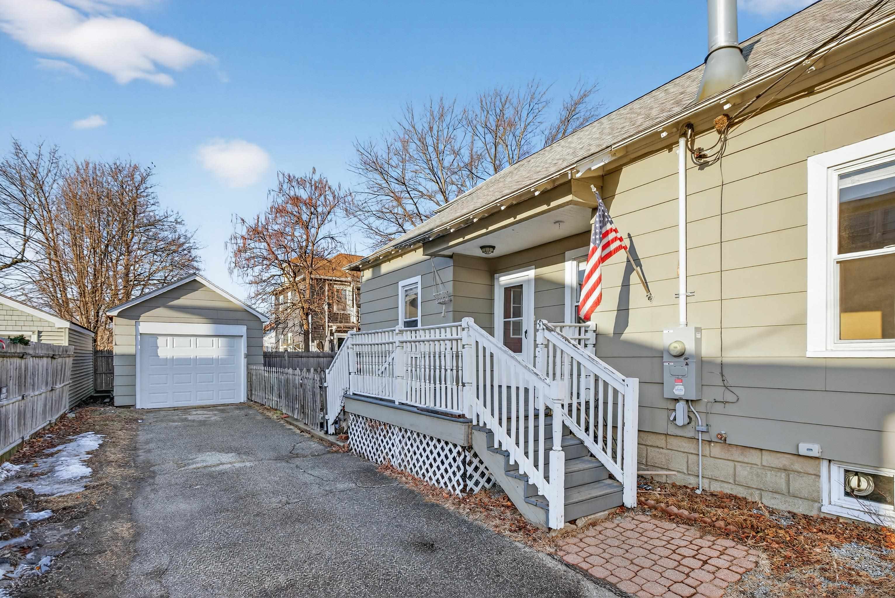 Homes for sale in Goffstown, NH | 7 Pinard St, Goffstown, NH 03045 | MLS# 5074492