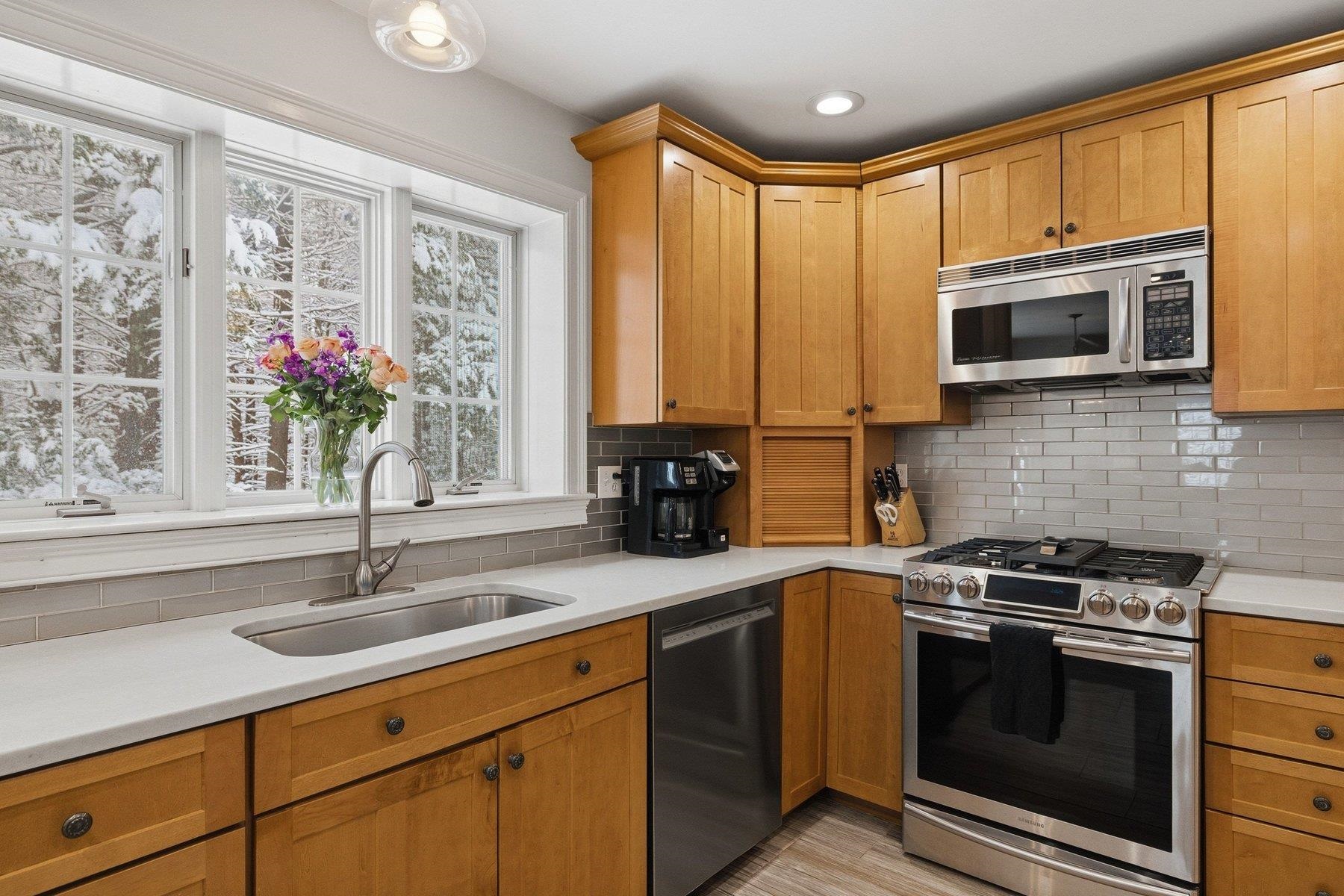 Homes for sale in Portsmouth, NH | 1 Pheasant Ln, Portsmouth, NH 03801 | MLS# 5074545