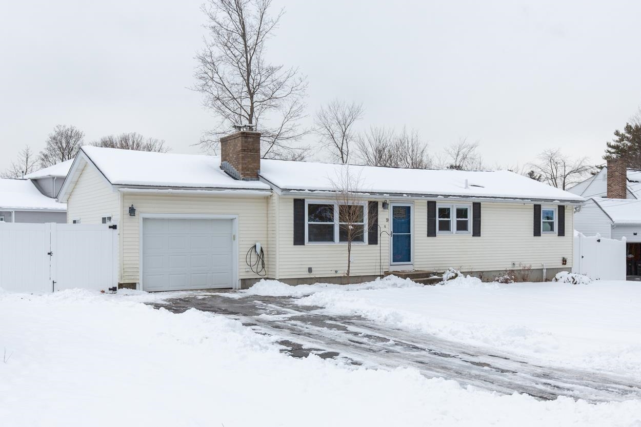 Homes for sale in Hooksett, NH | 9 Pleasant View Dr, Hooksett, NH 03106 | MLS# 5074674