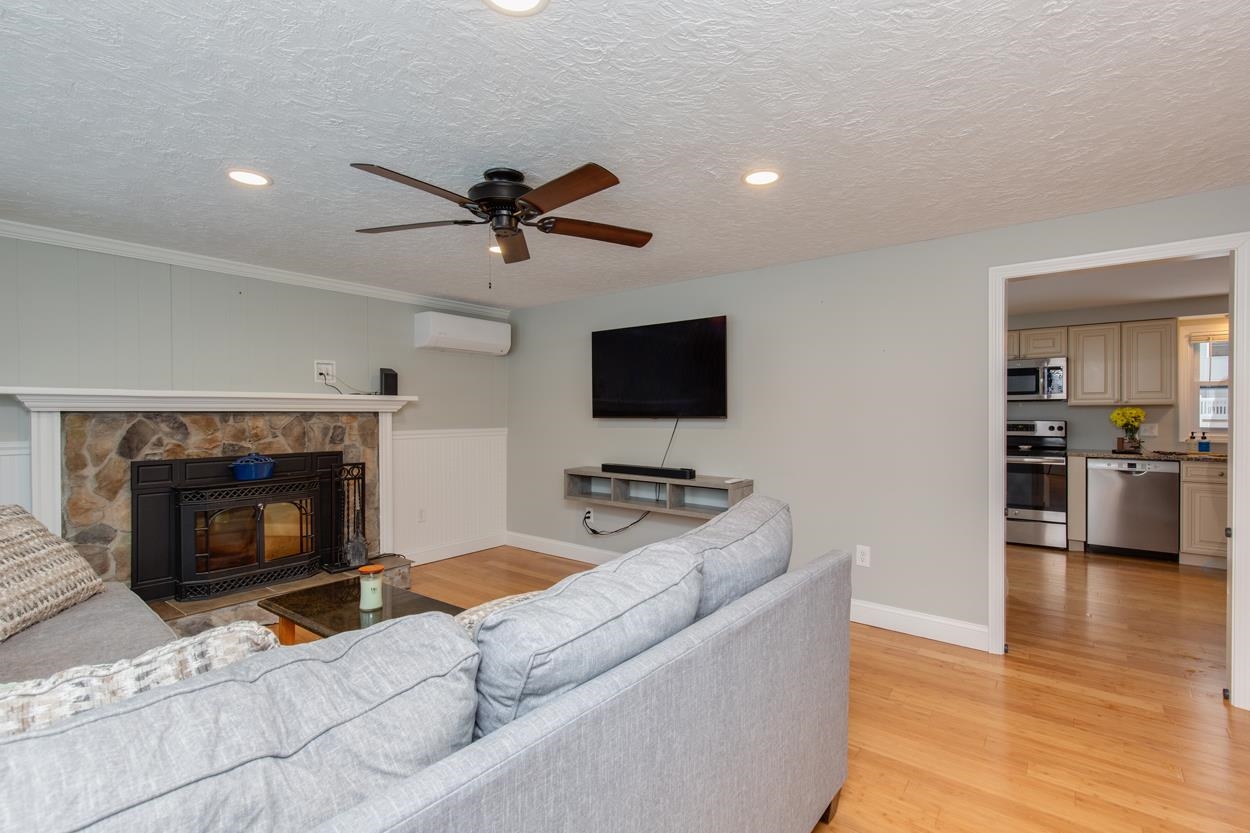 Homes for sale in Hooksett, NH | 9 Pleasant View Dr, Hooksett, NH 03106 | MLS# 5074674