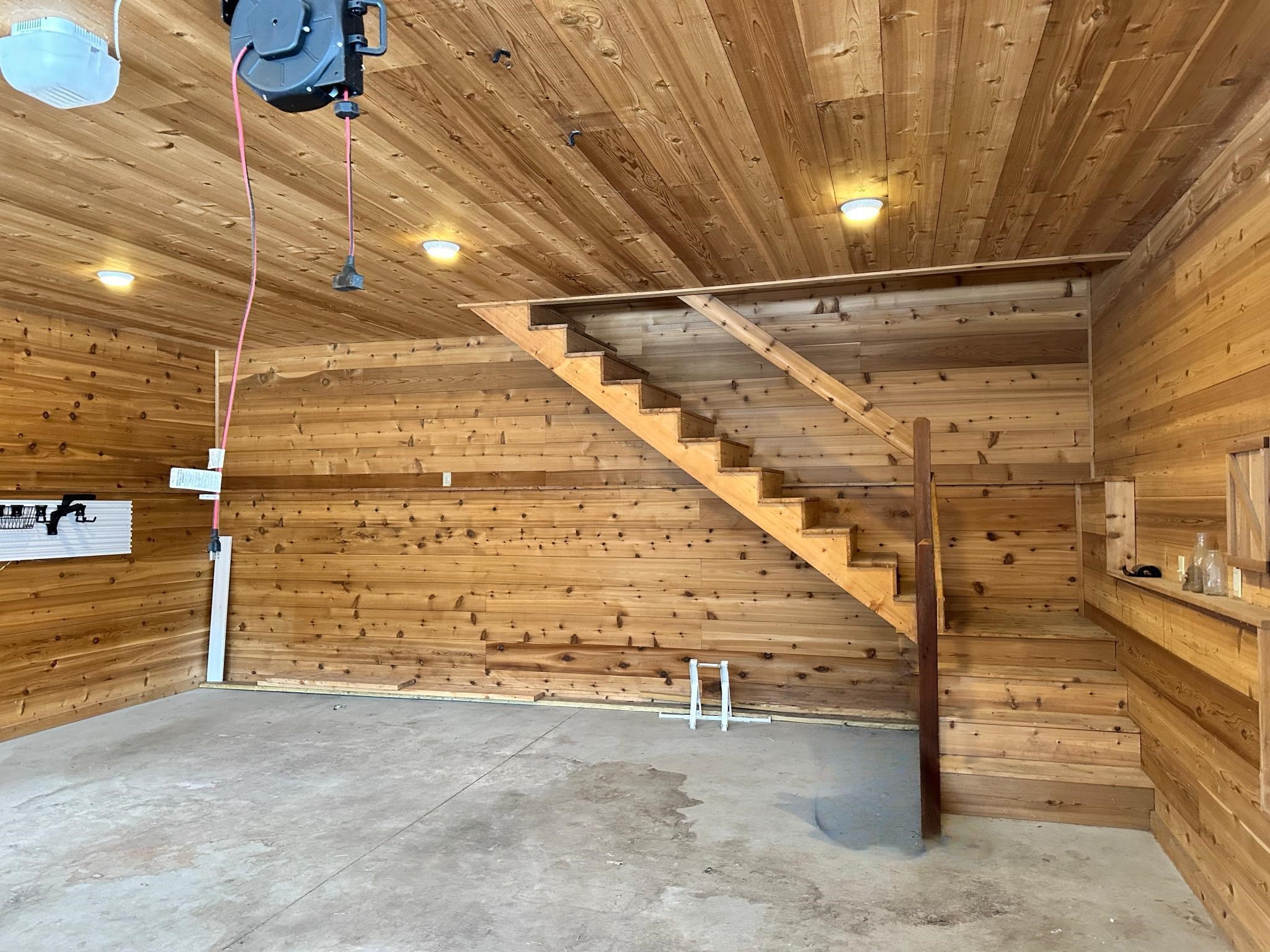 Inside Barn/Garage - detached 24653404