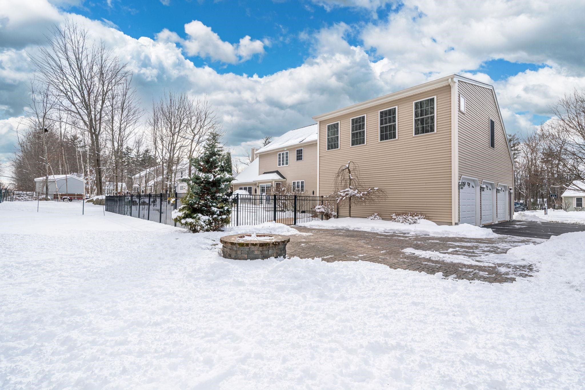 Homes for sale in Hooksett, NH | 5 Thistle Ln, Hooksett, NH 03106 | MLS# 5074722