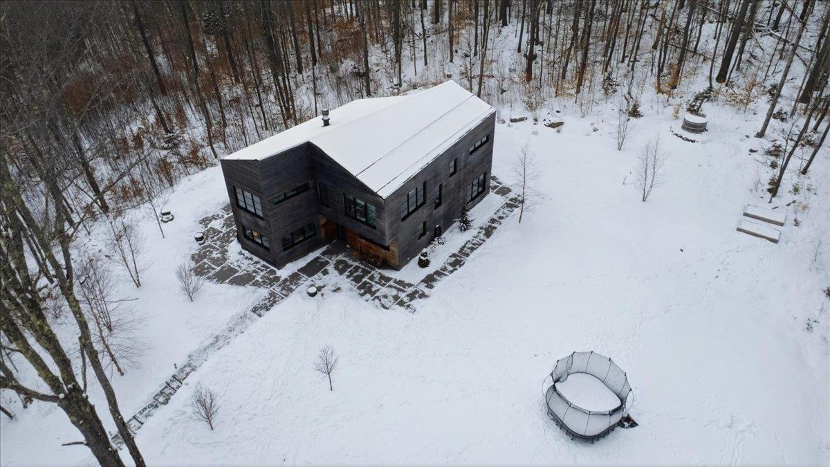 Homes for sale in Londonderry, VT | 3635 Under The Mountain Rd, Londonderry, VT 05155 | MLS# 5074735