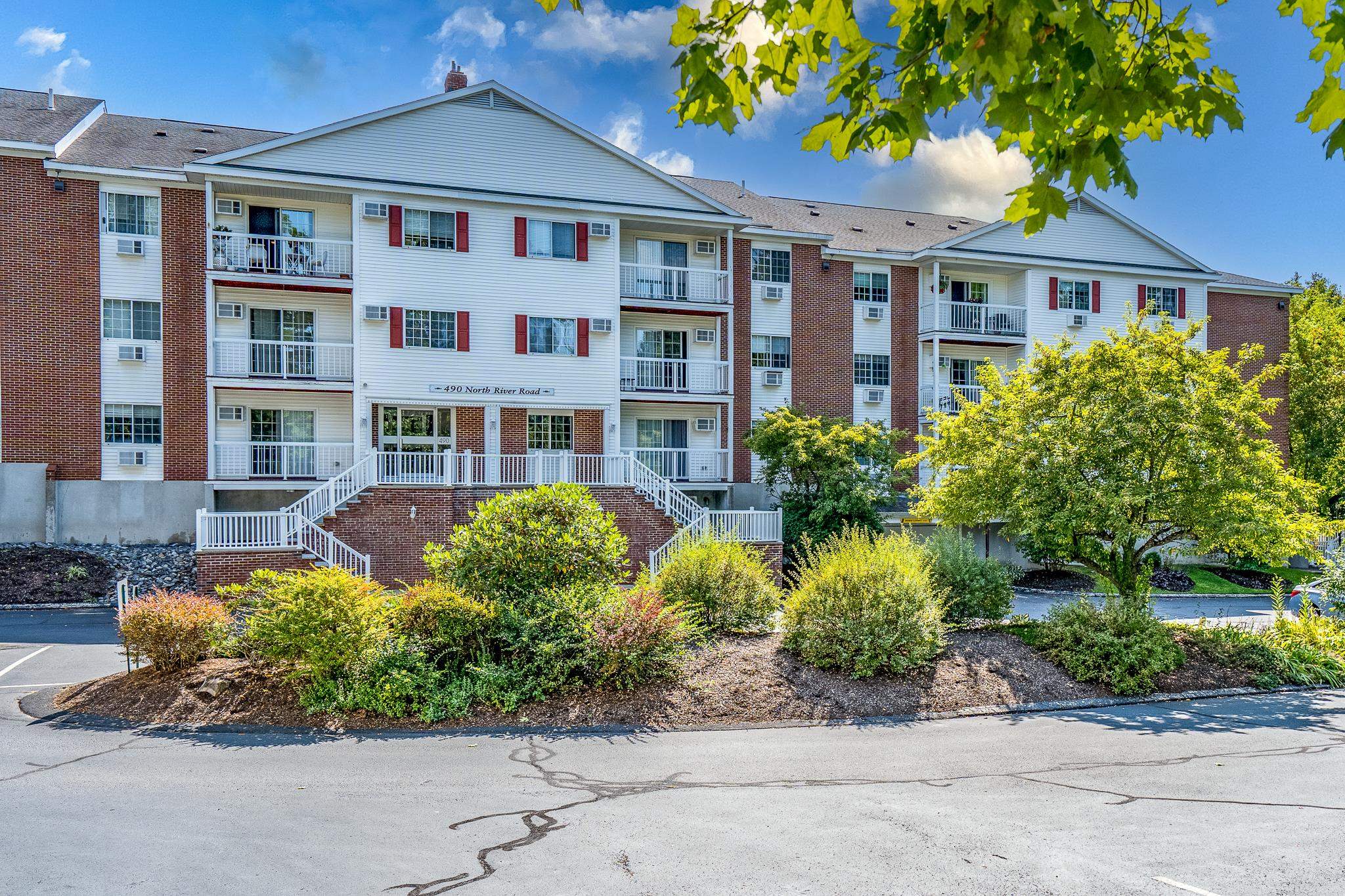 Homes for sale in Manchester, NH | 490 River Rd #13, Manchester, NH 03104 | MLS# 5074807